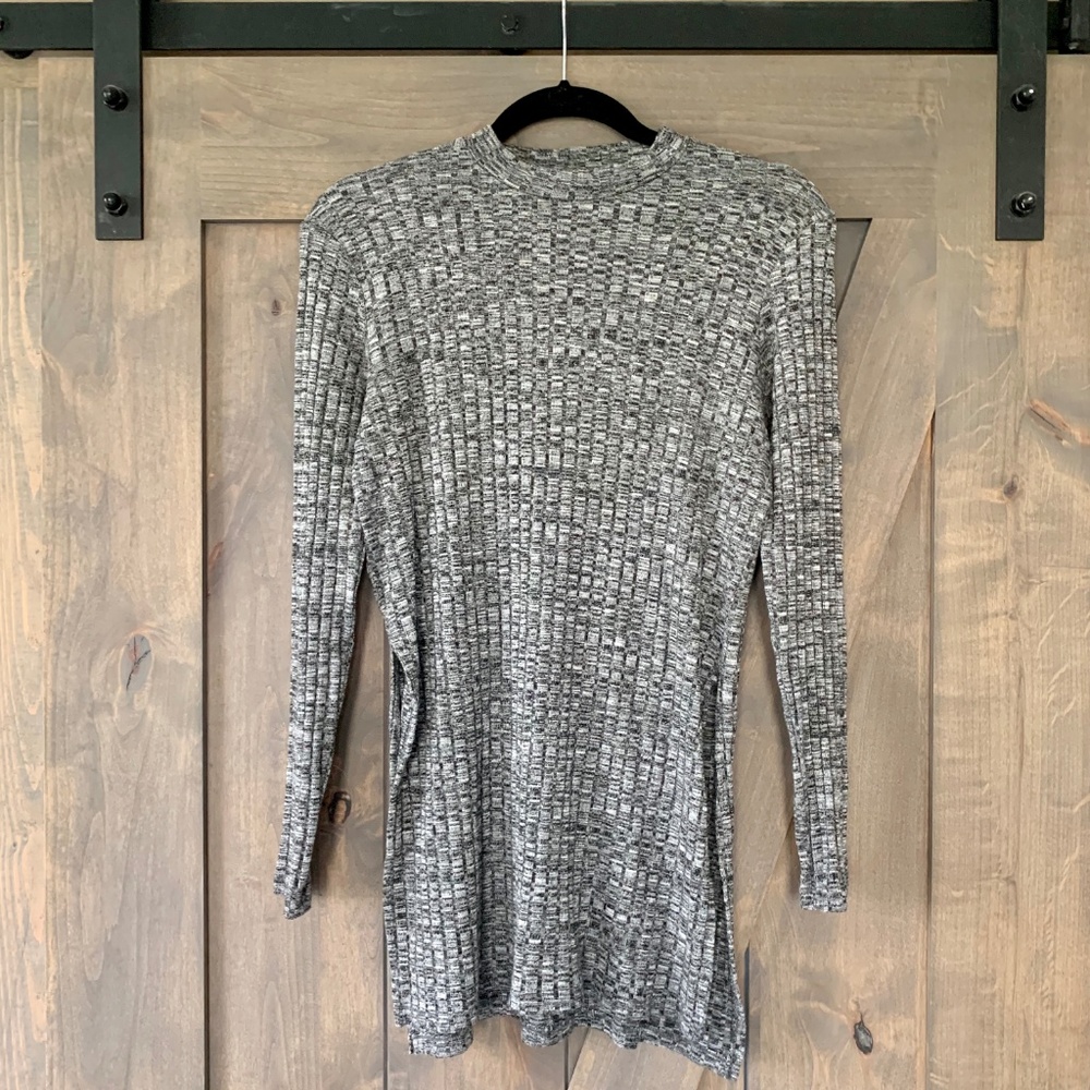 ATMOSPHERE Black And White Long Sleeve T-shirt